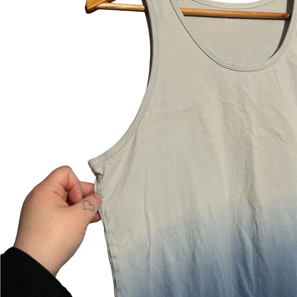 Blue and beige Gap tank top size medium (M) - Picture 3 of 3